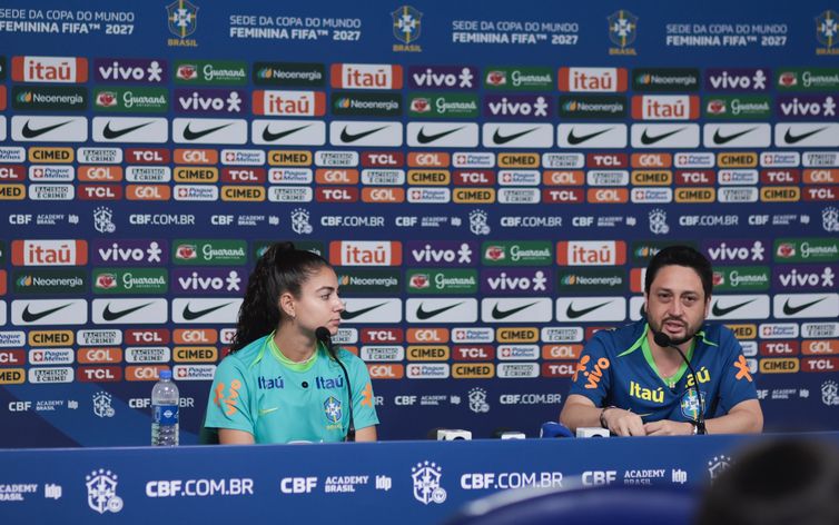Livia Villas Boas/CBF/Direitos Reservados Arthur Elias, Angelina, coletiva em 25/10/2024